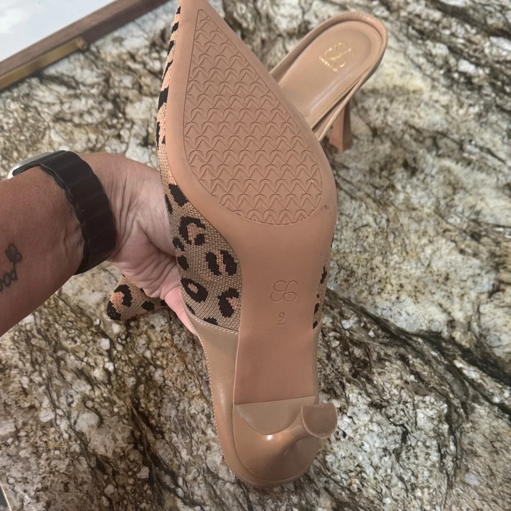 Elegant Leopard Print Heels with Buckle Strap - Picture 5 of 6